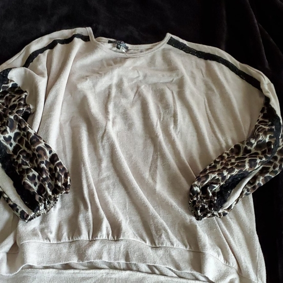 Peaceful Harmony Top - Picture 2 of 3